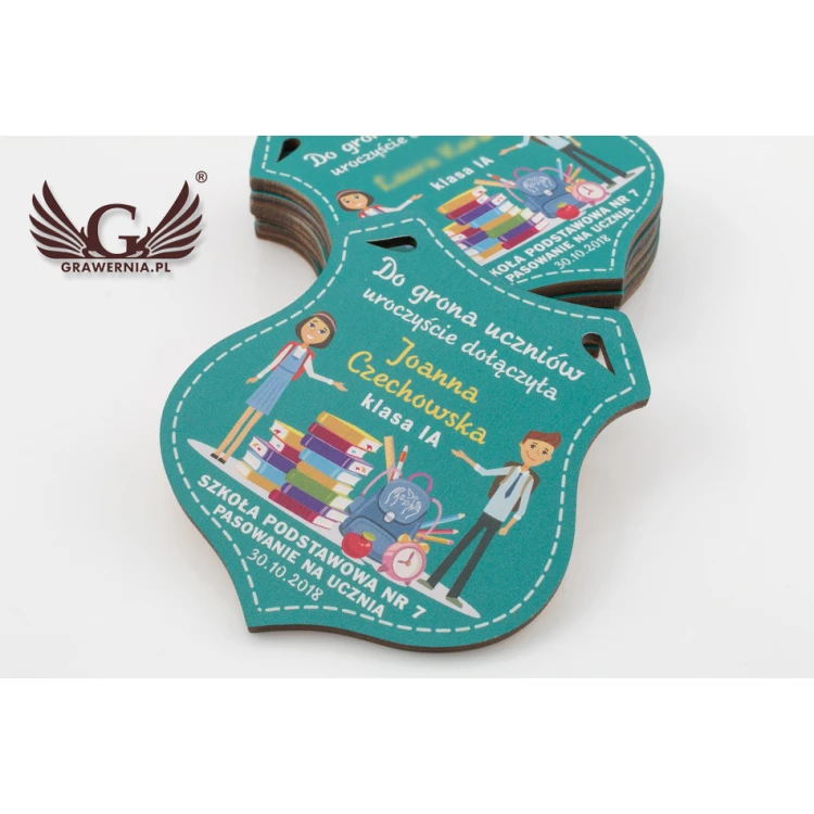 Medal drewniany tarcza - pasowanie na ucznia - wym. 80x90mm - druk UV - MGR026