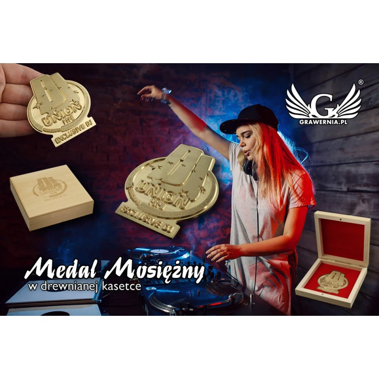 Medal mosiężny w drewnianej kasetce z grawerem - średnica 70mm