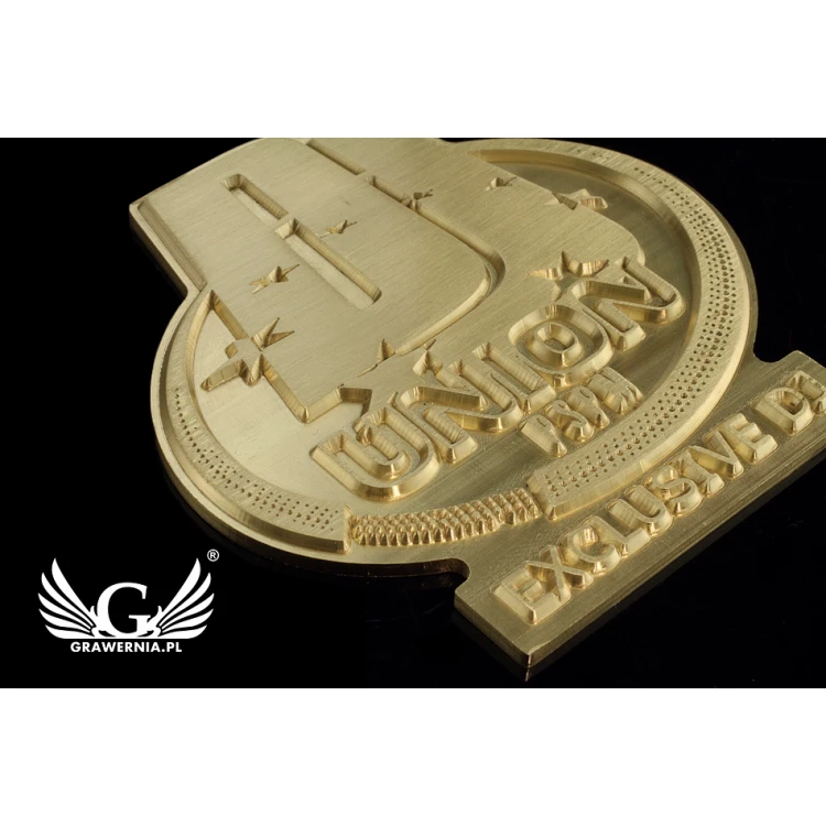 Medal mosiężny w drewnianej kasetce z grawerem - średnica 70mm