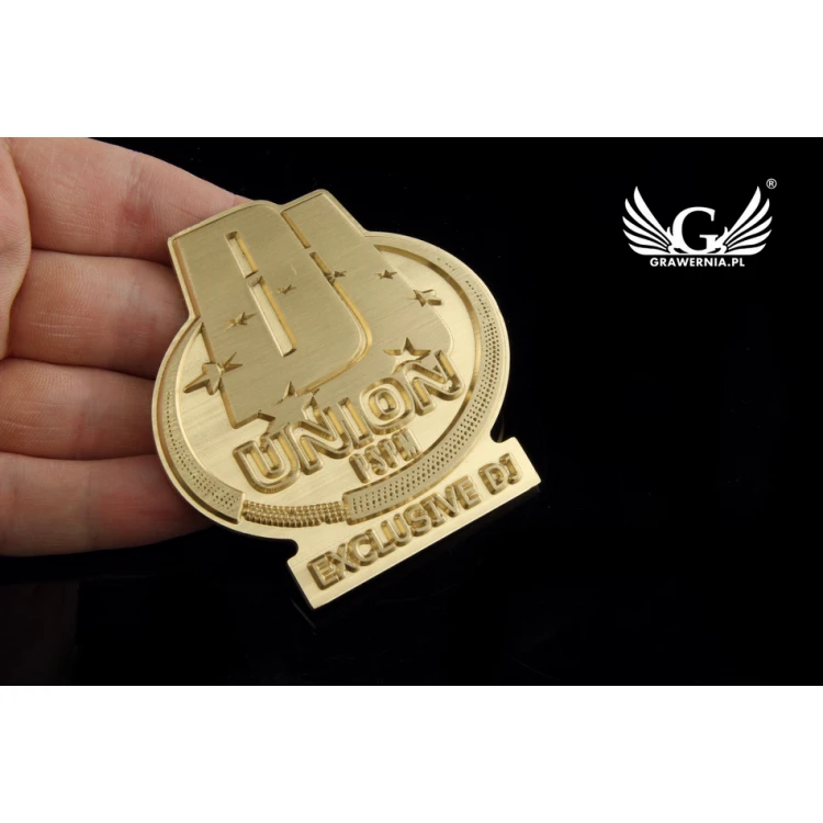 Medal mosiężny w drewnianej kasetce z grawerem - średnica 70mm