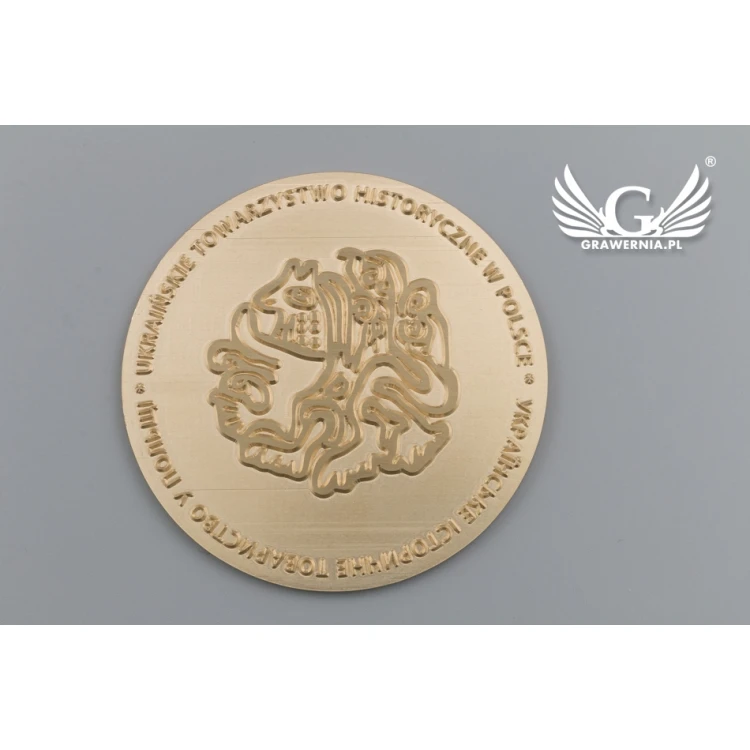Medal mosiężny w drewnianej kasetce z grawerem - średnica 70mm