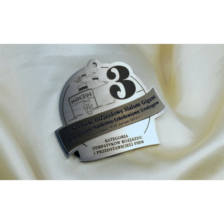 Medal stalowy o wymiarach 75x87mm