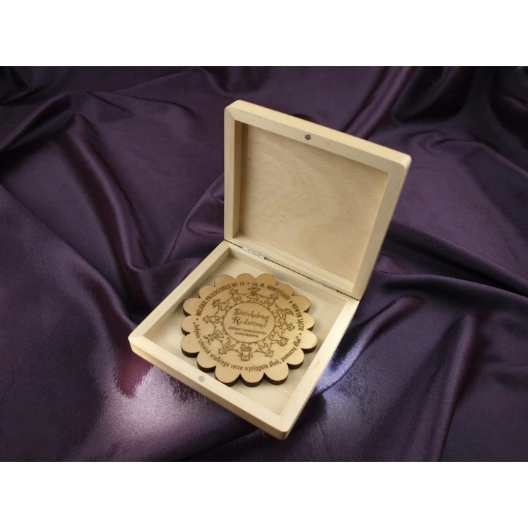 Medal w kasetce z personalizacją oraz dowolnymi grawerami grafiki i treści - MGR008