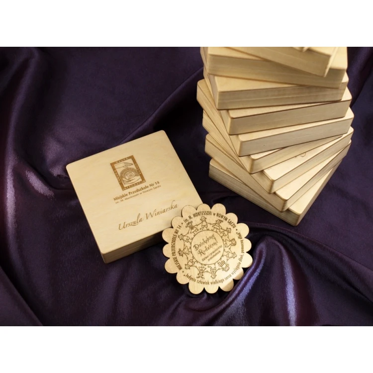 Medal w kasetce z personalizacją oraz dowolnymi grawerami grafiki i treści - MGR008