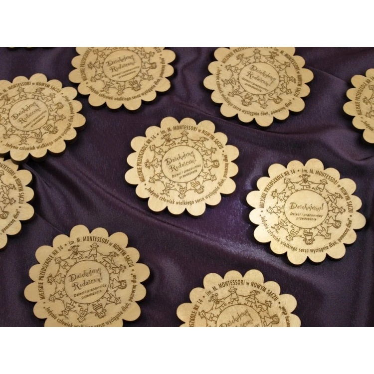 Medal w kasetce z personalizacją oraz dowolnymi grawerami grafiki i treści - MGR008