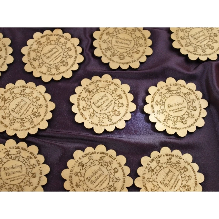 Medal w kasetce z personalizacją oraz dowolnymi grawerami grafiki i treści - MGR008