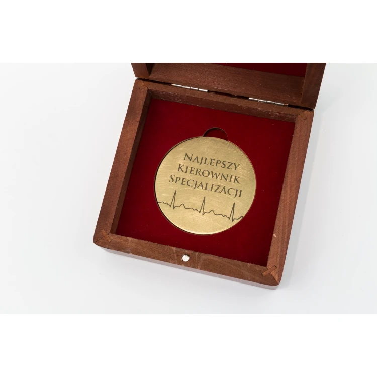 Medal z mosiądzu w kasetce drewnianej