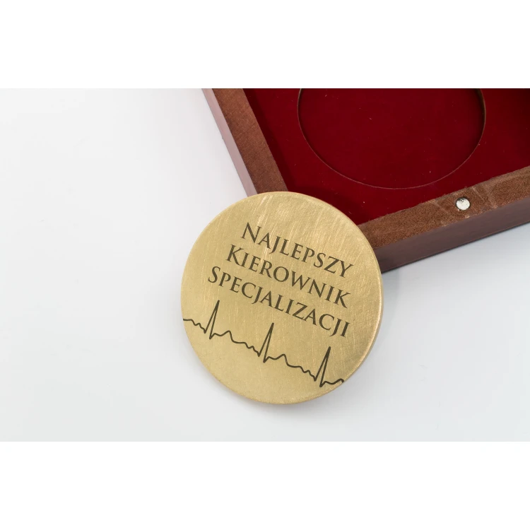 Medal z mosiądzu w kasetce drewnianej