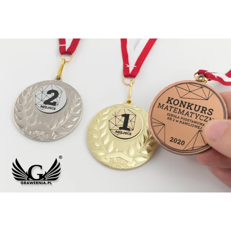 Medale metalowe z grawerowanym emblematem - średnica 50mm - MMC1750