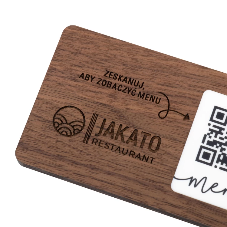 Menu z wymiennym kodem QR i logo firmy - lite drewno orzechowe grawerowane - wym. 120x70mm - MEN025