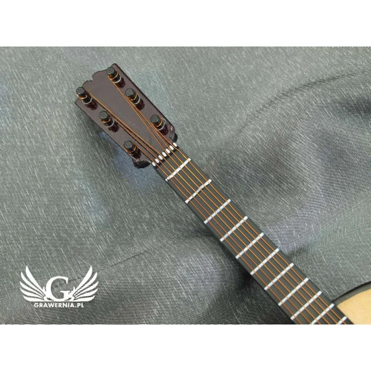 Mini gitara klasyczna z pozytywką - jasna - model MGT4