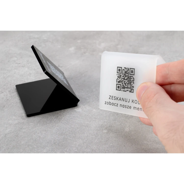 Mini stojaczek informacyjny z kodem QR - czarna plexi lub plexi frost - wym. 60x50mm - ST028