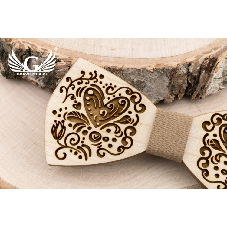 Mucha drewniana - Love - drewno klonowe - MDR059