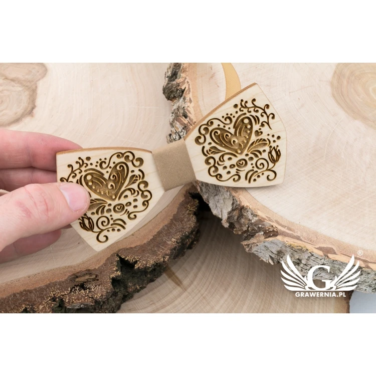 Mucha drewniana - Love - drewno klonowe - MDR059