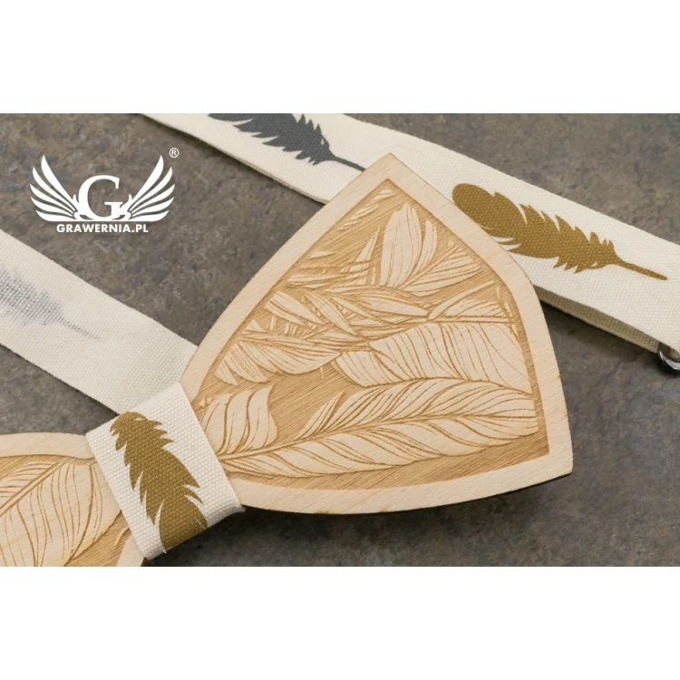Mucha drewniana - Pióra - wycinana i grawerowana laserem - MDR043