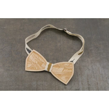 Mucha drewniana - Pióra - wycinana i grawerowana laserem - MDR043