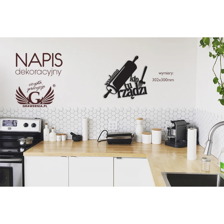 Napis dekoracyjny - wiadomo kto tu rządzi - wycinany laserem - NAP011