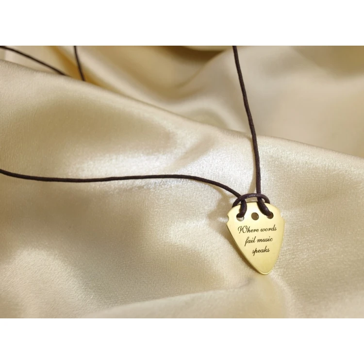 Naszyjnik kostka do gry na gitarze z własnym logo - mosiądz - KG01