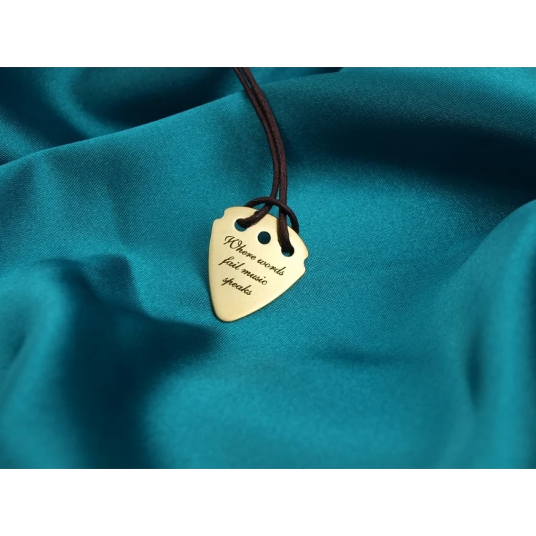 Naszyjnik kostka do gry na gitarze z własnym logo - mosiądz - KG01