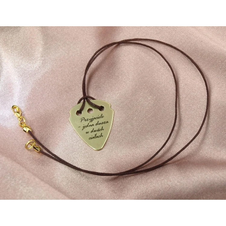 Naszyjnik kostka do gry na gitarze z własnym logo - mosiądz - KG01