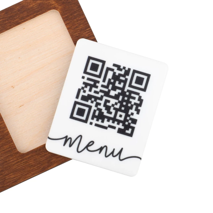 Menu z wymiennym kodem QR i logo firmy - drewno grawerowane - wym. 120x70mm - MEN024