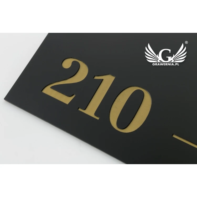 Numeracja drzwi - czarny mat exterior ze złotym grawerem - ND023 - wym. 150x70mm