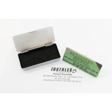 Pieczątka w pudełku metalowym - 3.5 - wymiar odbicia 23x58mm - PM004