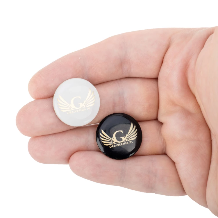 Pinsy z mosiądzu surowego - wypukłe 3D doming - dowolne logo - PWD032