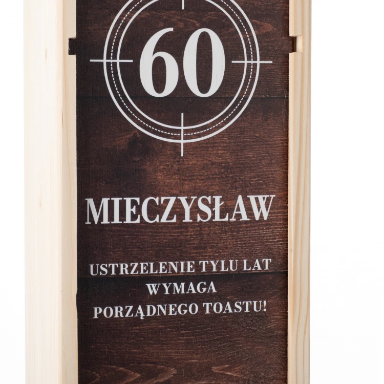 Prezent na 60 urodziny - drewniana skrzynka na alkohol z etykietą na butelkę - SK088