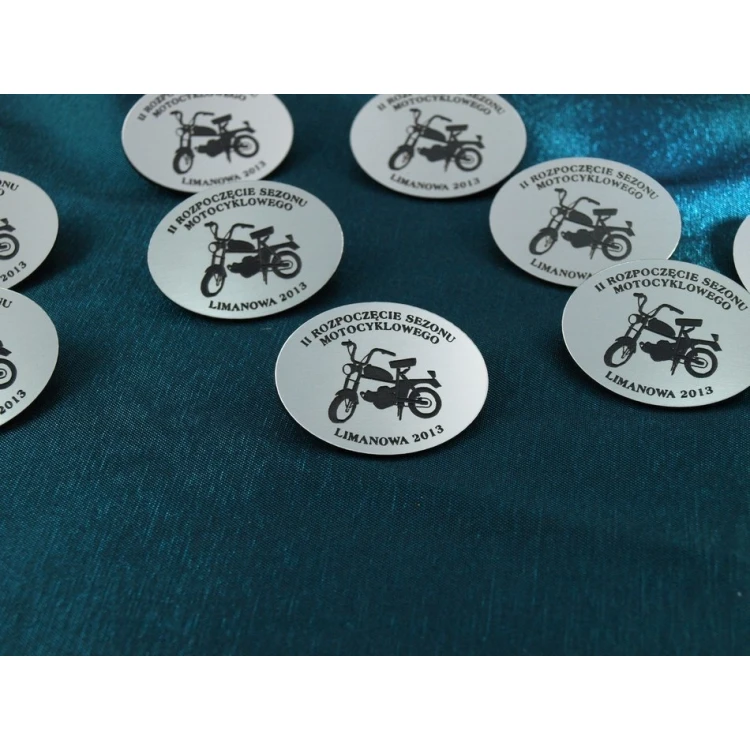 Przypinki/Pinsy mini z Twoim logo - grawer laserem - PS011