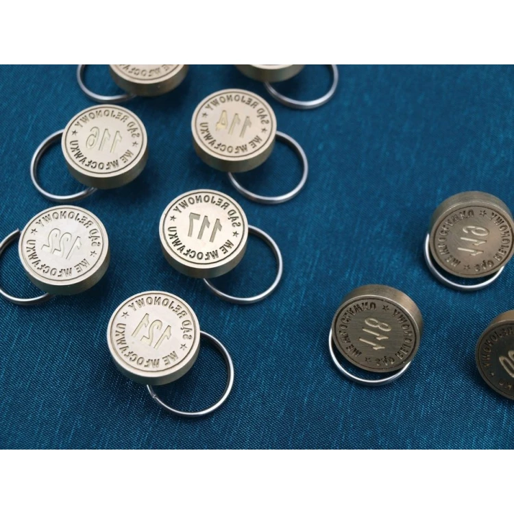 Referentka z mosiądzu - DWA OKRĘGI - średnica 20mm