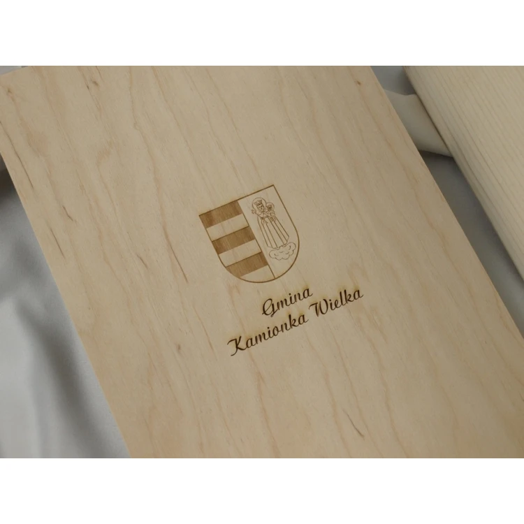 Skrzynka drewniana z kieliszkami - grawer herbu miasta lub gminy - SK03