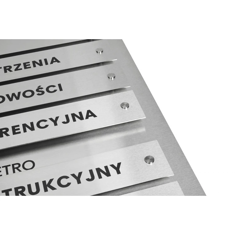 Stalowa tablica informacyjna na dystansach - cyfrowy nadruk UV - wym: 600x900mm - TAB252 