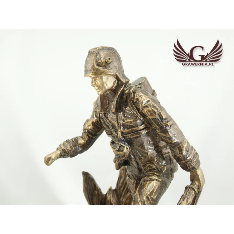 Statuetka Strażak - atrakcyjna figurka odlewana - wysokość 25 cm