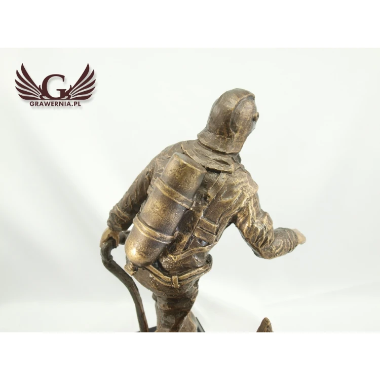 Statuetka Strażak - atrakcyjna figurka odlewana - wysokość 25 cm