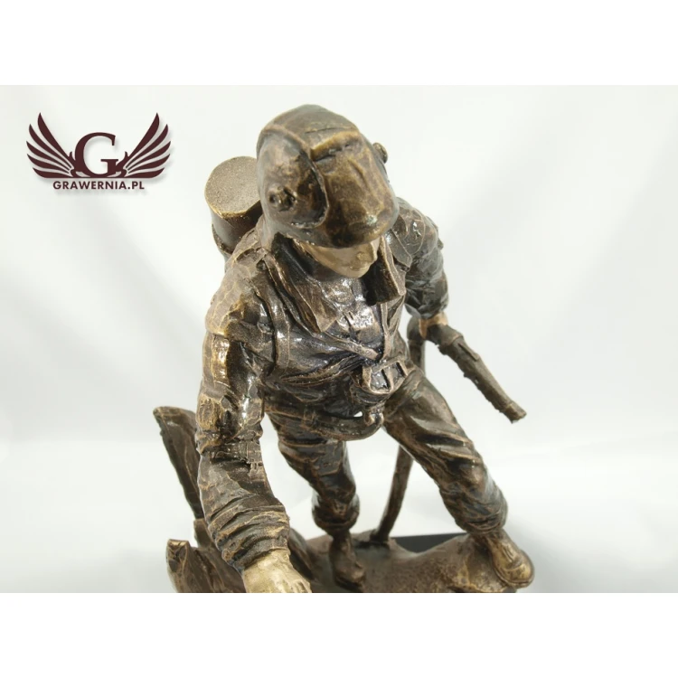 Statuetka Strażak - atrakcyjna figurka odlewana - wysokość 25 cm