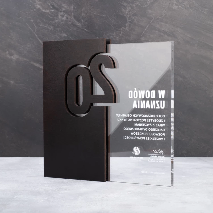 Statuetka akrylowa z drewnianymi elementami - jubileuszowa nagroda dla firmy - wys. 20,8cm - DTA105