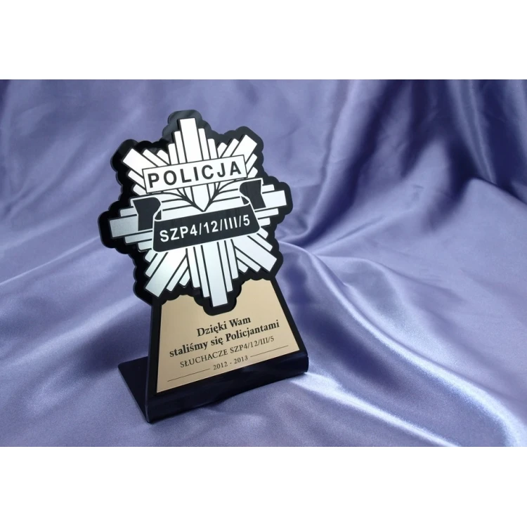 Statuetka z odznaką Policji - model DTA7 - wysokość 18 cm