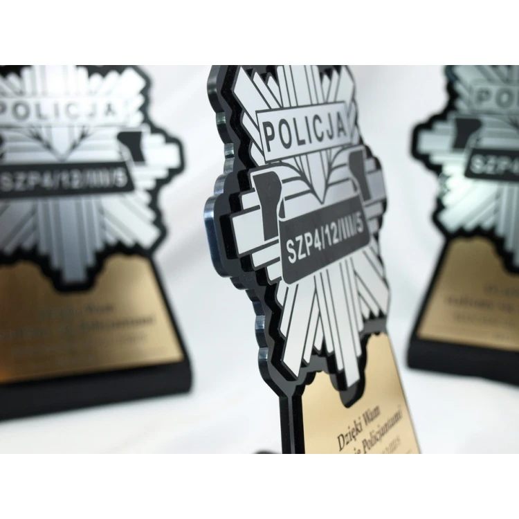 Statuetka z odznaką Policji - model DTA7 - wysokość 18 cm