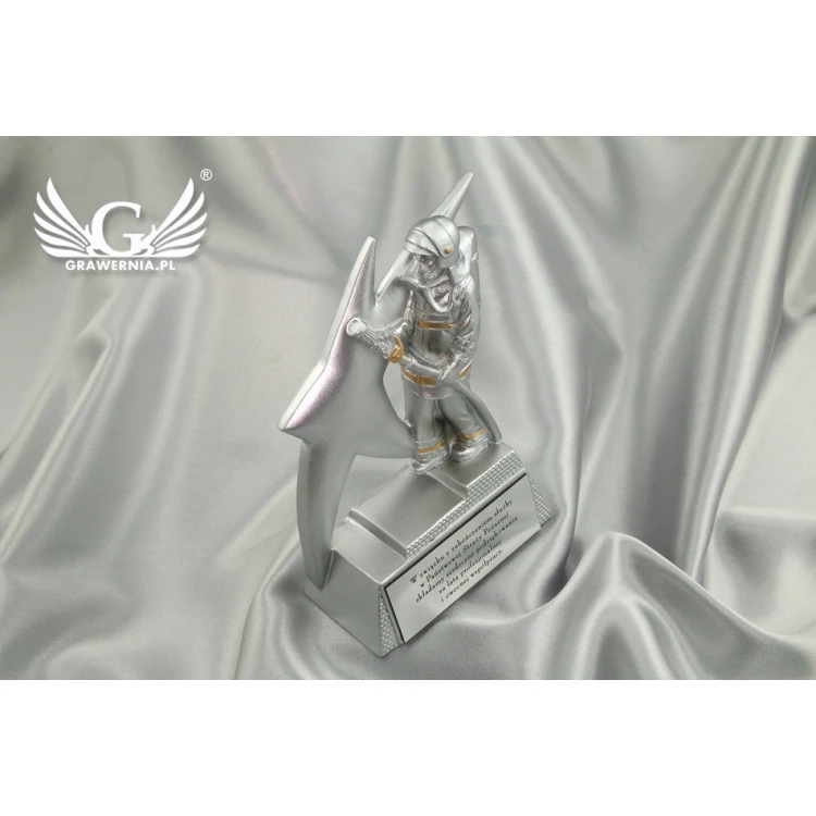 Statuetka ZASŁUŻONY STRAŻAK - atrakcyjna figurka odlewana - wysokość 16cm
