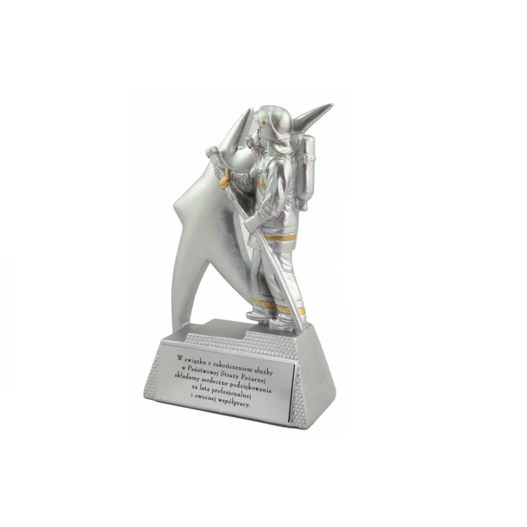 Statuetka ZASŁUŻONY STRAŻAK - atrakcyjna figurka odlewana - wysokość 16cm