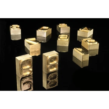 Stempel do wyciskania logotypu na gorąco i zimno - CYFRY - wysokość matrycy: 30mm -  CNC 