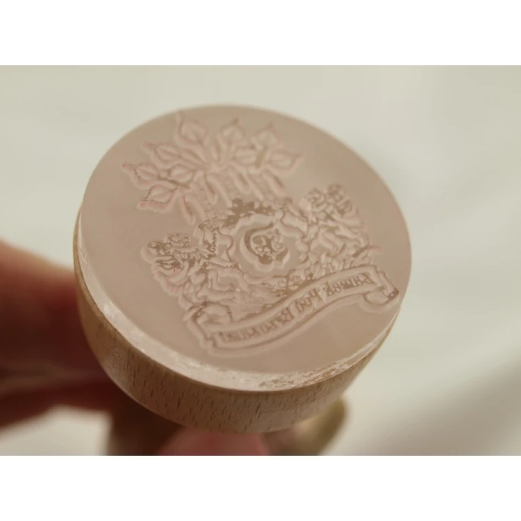 Stempel z akrylu 40mm głębokość graweru około 1mm - uchwyt drewniany