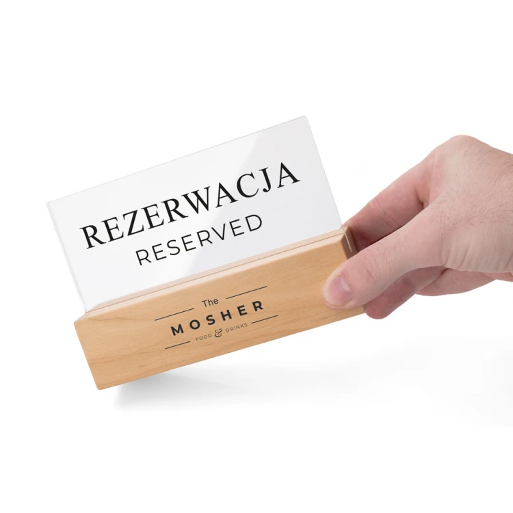 Stojak rezerwacja - bezbarwna plexi na drewnianym postumencie - ST039