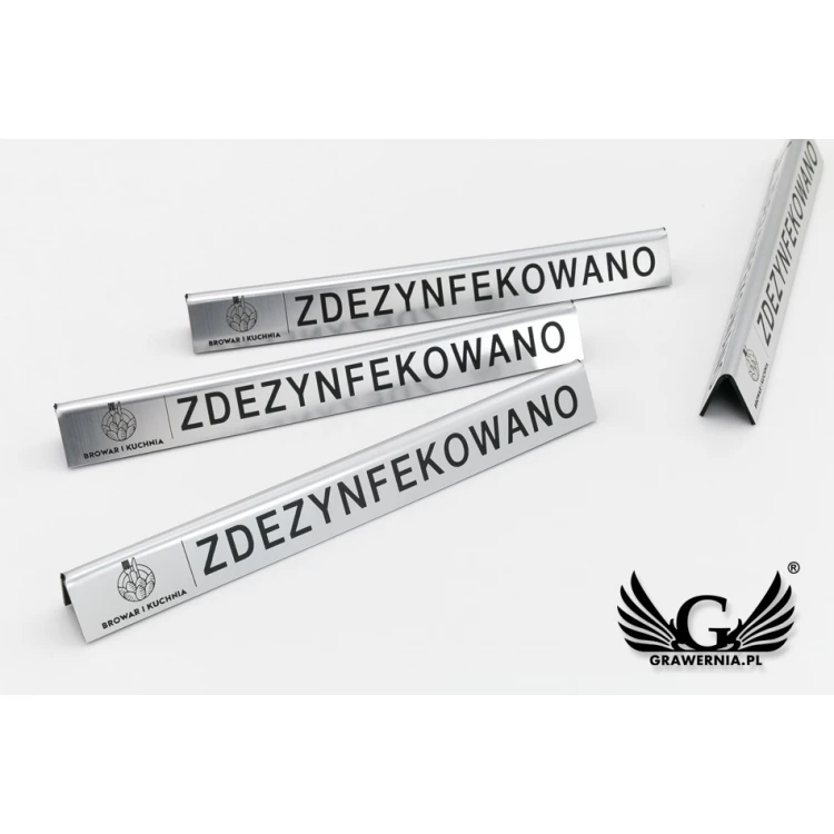 Stojaczek slim zdezynfekowano z dowolnym logotypem - laminat grawerski metalizowany i szczotkowany - ST014