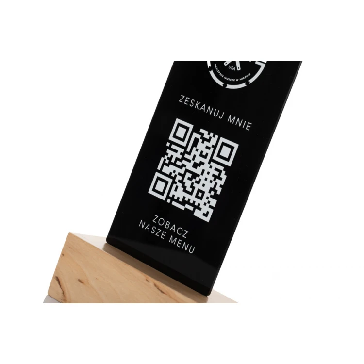 Stojak informacyjny z kodem QR - czarna plexi na drewnianym postumencie - ST027