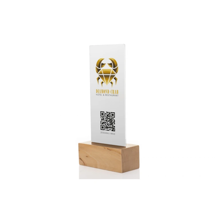 Stojak informacyjny z kodem QR - matowa plexi na drewnianym postumencie - ST032