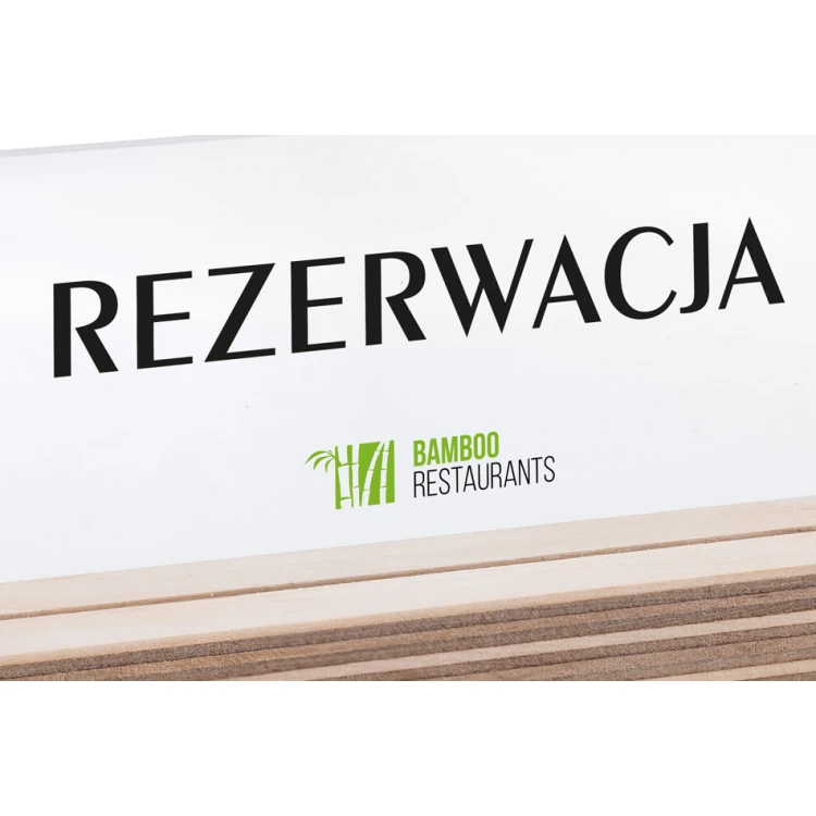 Stojak rezerwacja - akryl na drewnianym postumencie - ST044