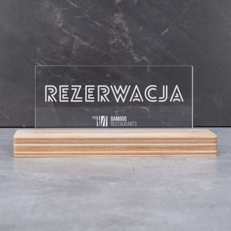 Stojak rezerwacja - akryl na drewnianym postumencie - ST045