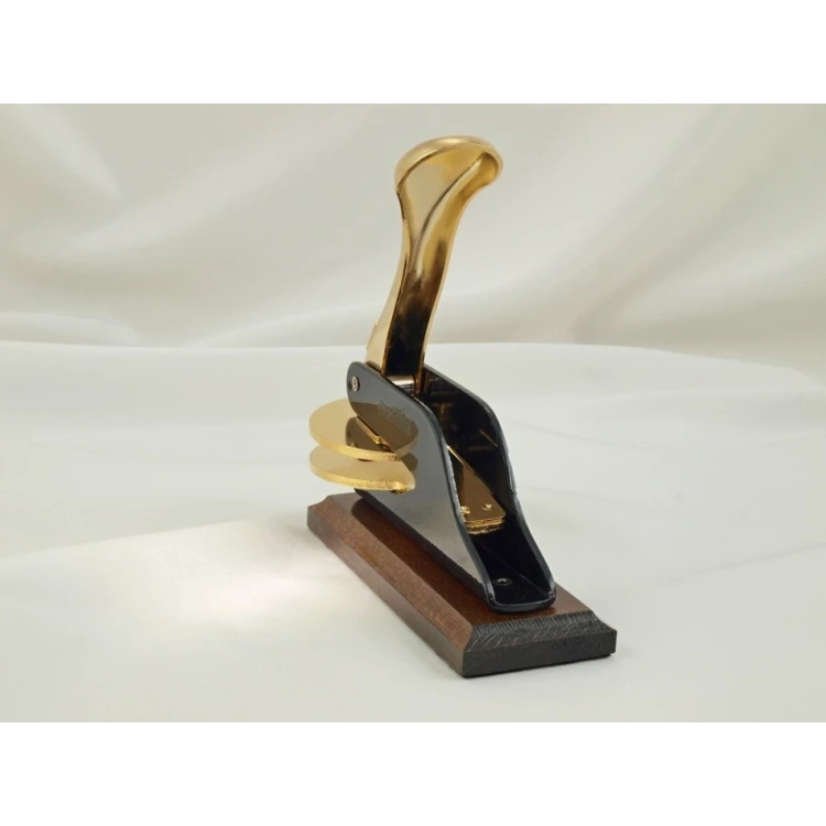 Suchy Stempel Just - Gold & Wood - ekskluzywny stempel biurkowy z podstawką drewnianą